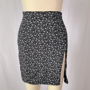 ditsy floral mini skirt with slit